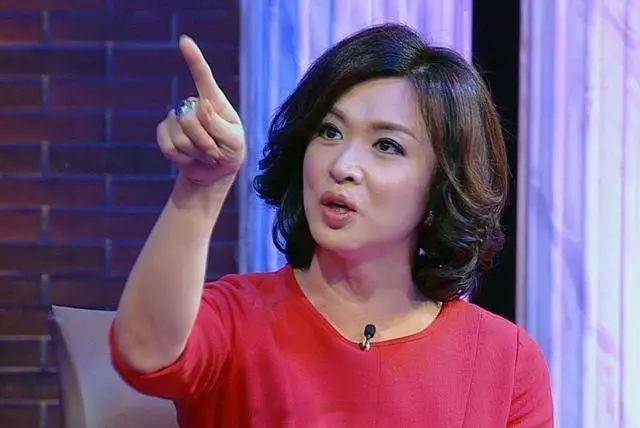 金星有次在节目里爆料：“娱乐圈里某个男星红了之后翻脸不认人，穿着50万的西装，直
