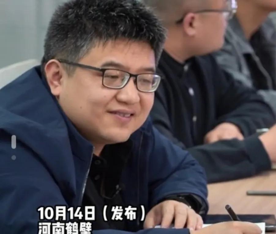 10月14日，河南鹤壁。从小玩到大的九个发小全部考上理工科的博士，毕业后又携手返
