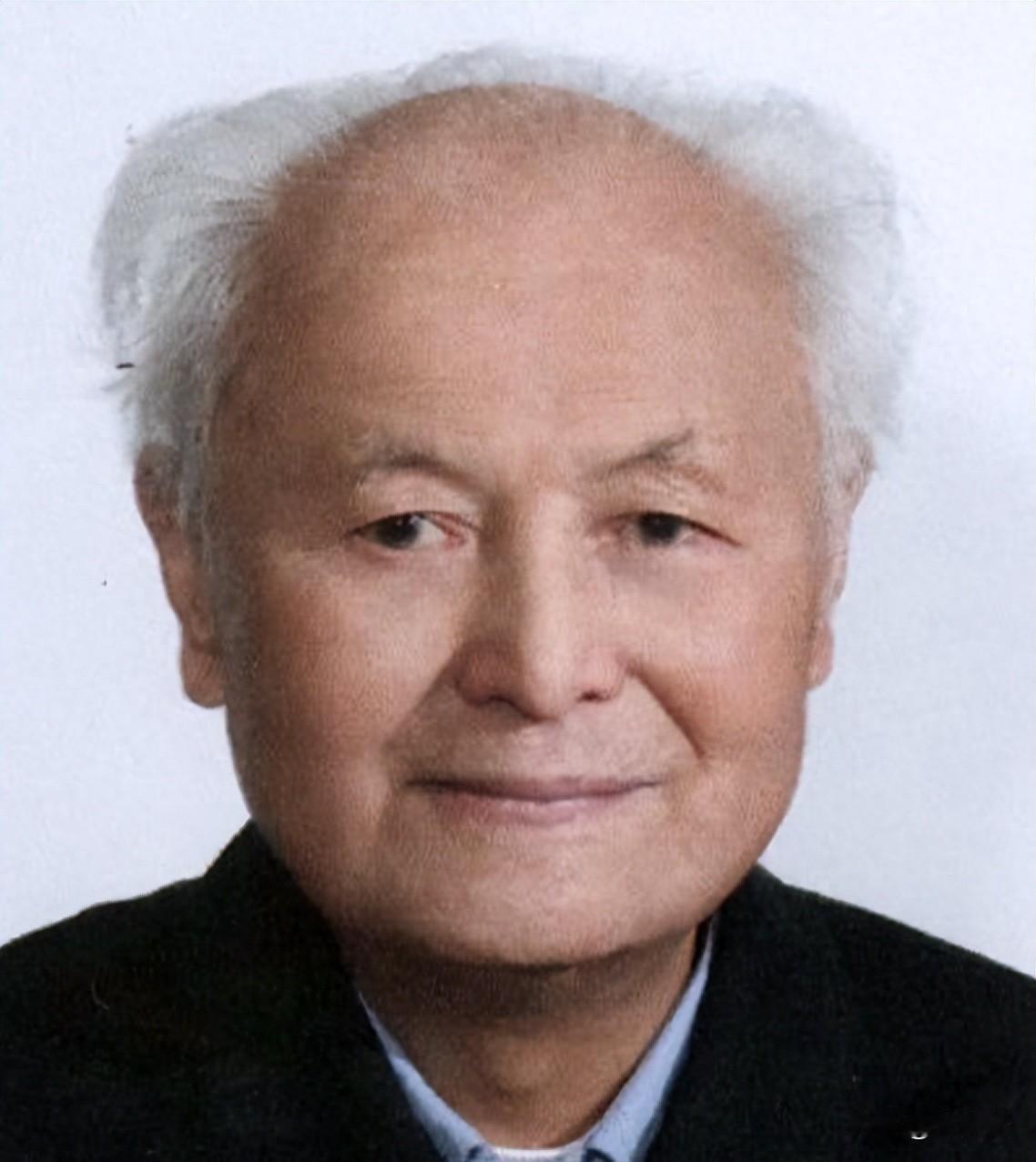 曾是陈云和毛主席的秘书，退休后享受部长级待遇，他的女儿如今远在美国定居！
193