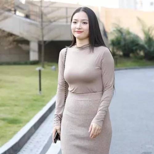 优雅气质，都市丽人穿搭，温柔米色连衣裙