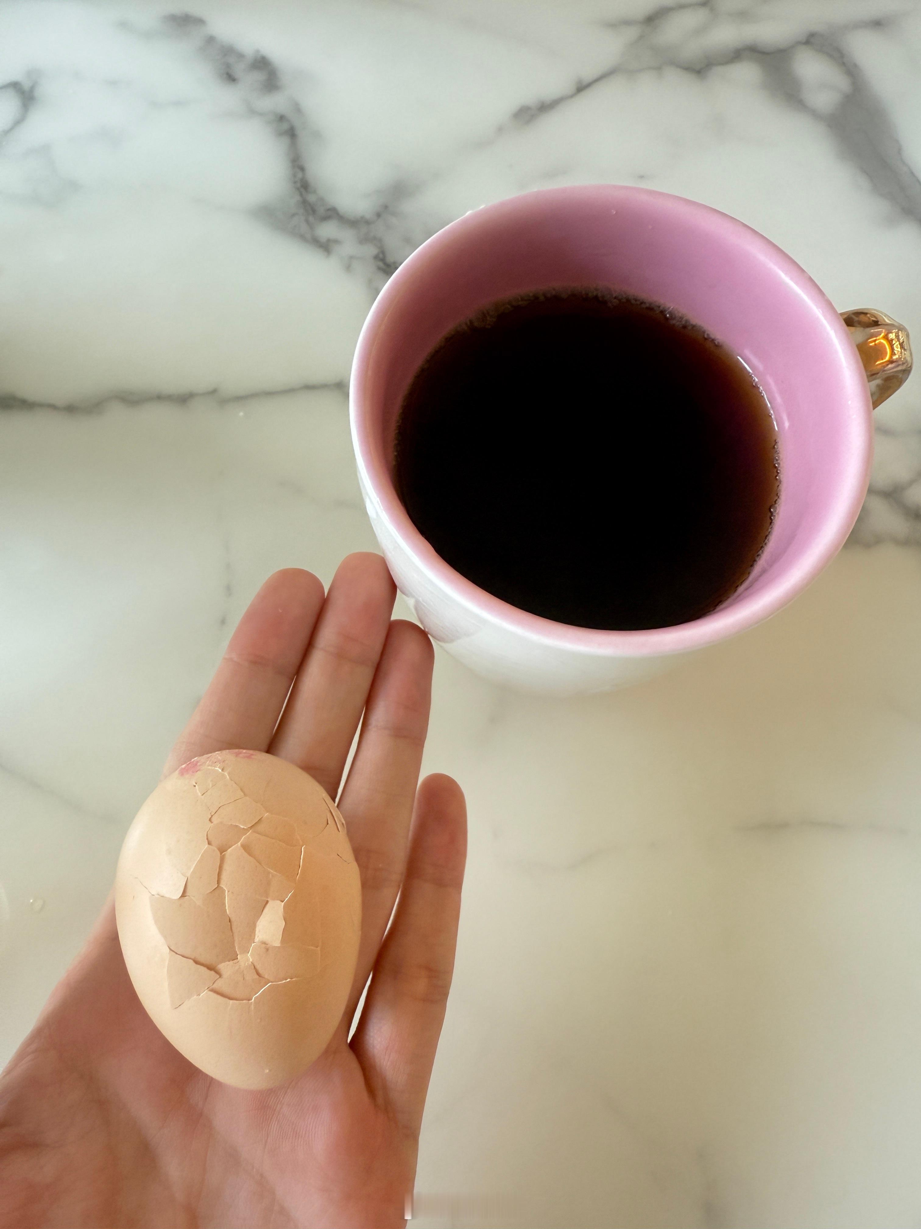 请欣赏我的早饭五谷蛋和加灰一杯