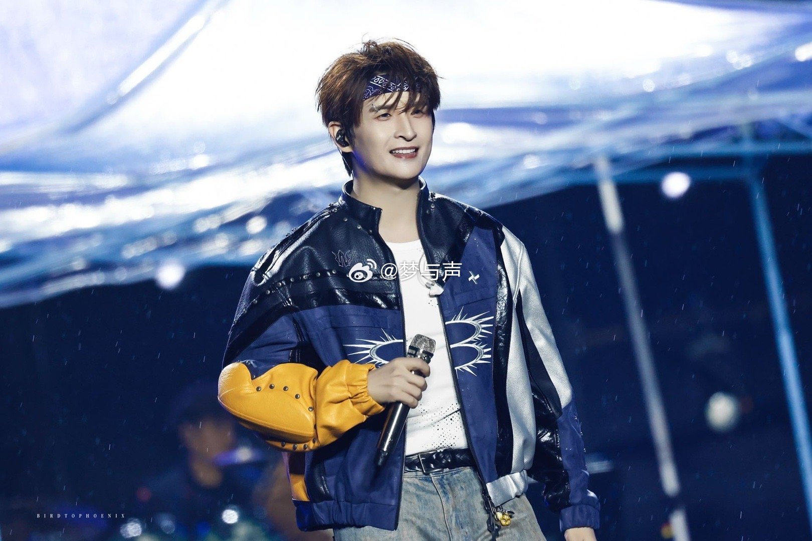 张远清唱天地剑心OST送雪 张远在音乐节上清唱《送雪》也太好听了！短短半句就让人