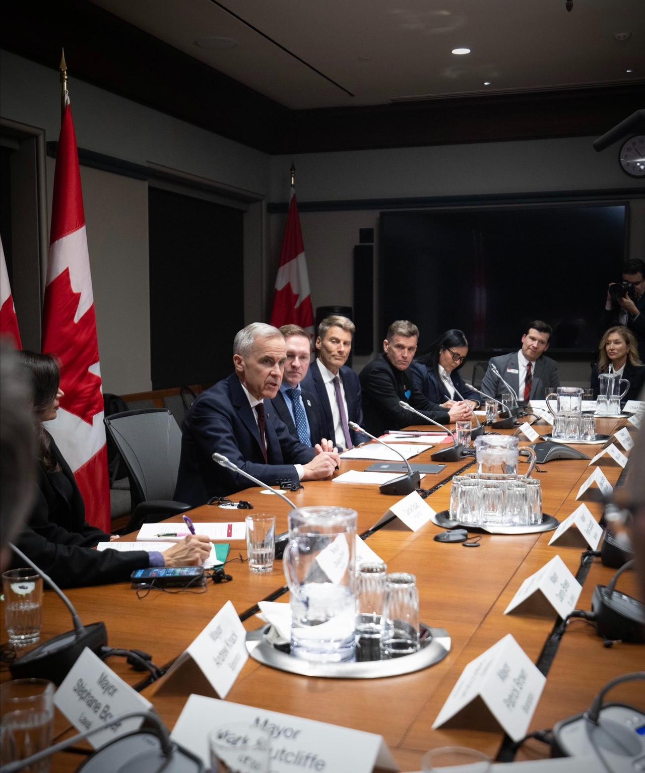 官宣，加拿大和中国合作 

当地时间5日，加拿大总理卡尼宣布一项电动汽车新战略，