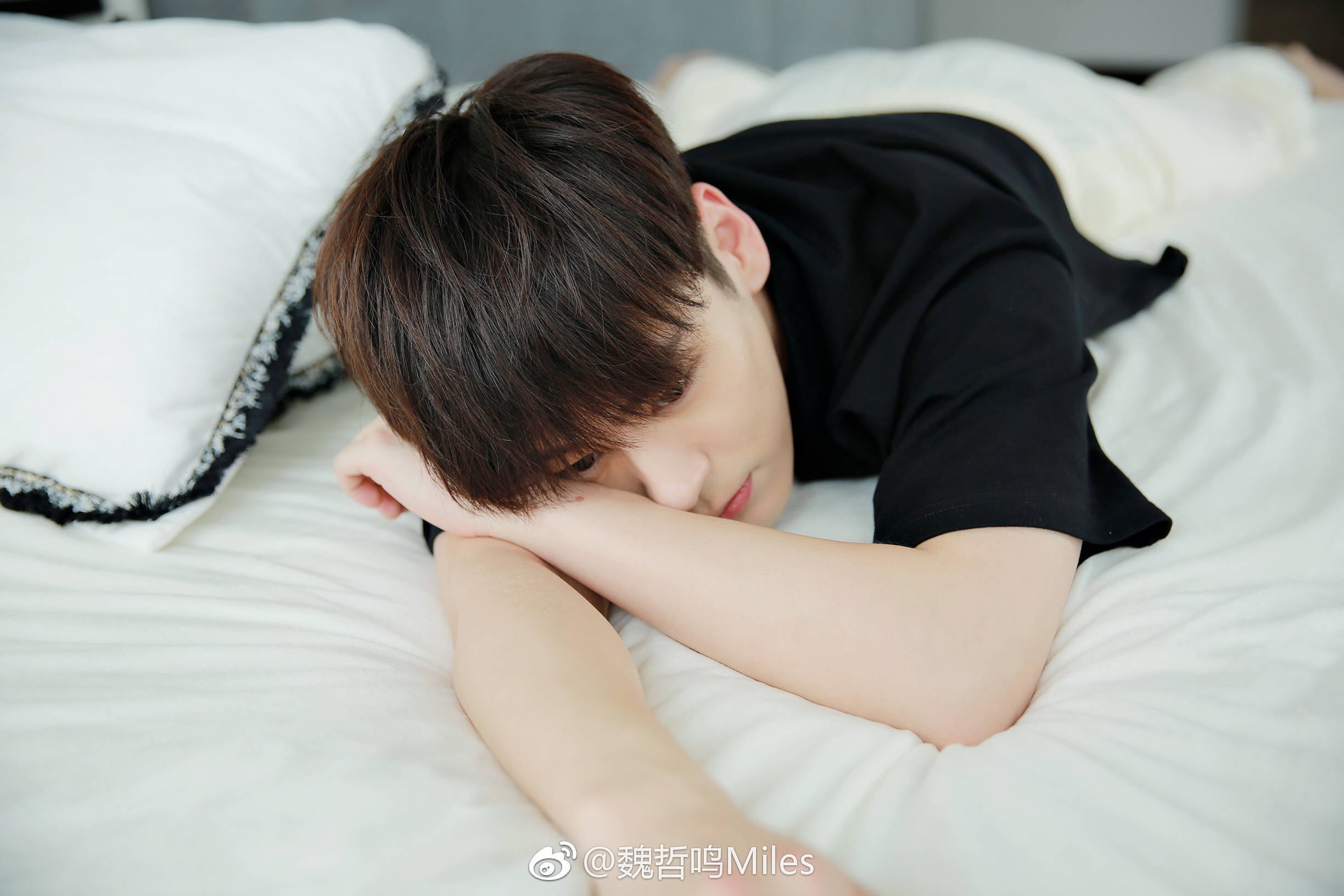 你要裹紧小被子早早睡，不然我在梦里找不到你。晚安~ ​​​