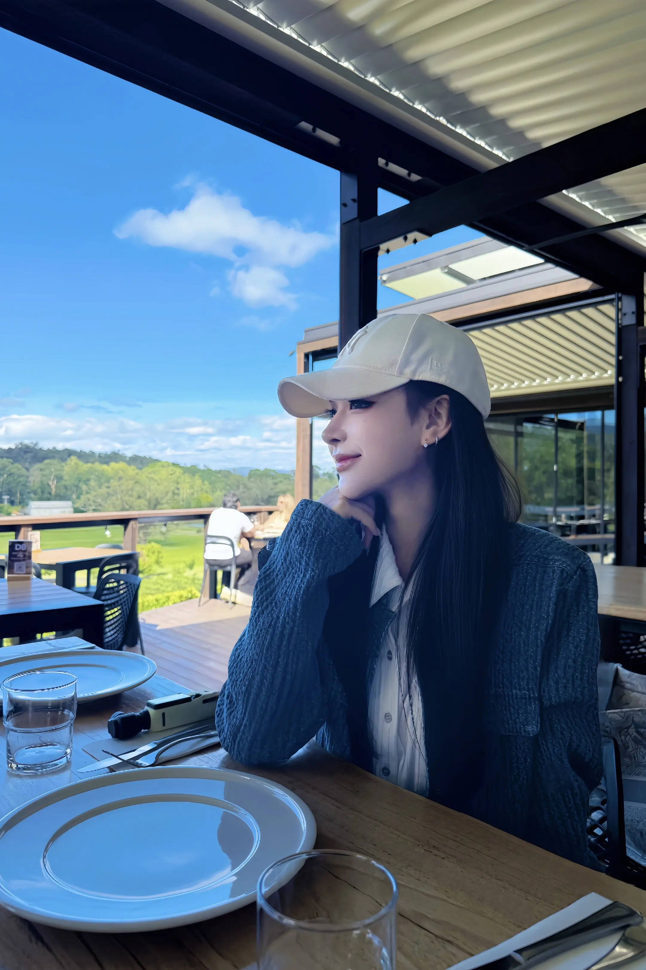 人类需要很多晴天和阳光 去晒干过往的潮湿