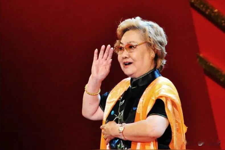 “一条大河波浪宽”，歌声犹在耳畔，斯人已乘风远去。

郭兰英先生用生命唱响的民族