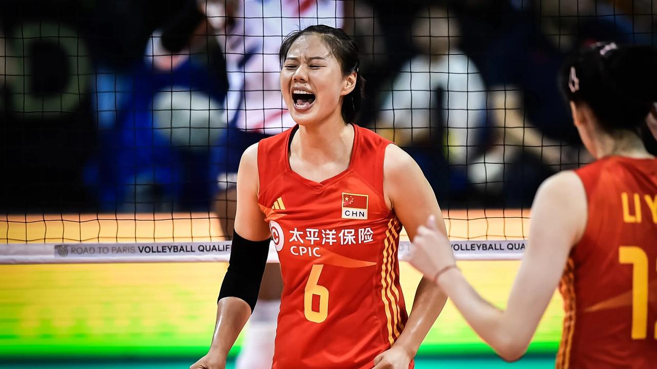 哭了！第三局，中国女排14-25不敌多米尼加女排，1-2局分落后！
这一局，李盈