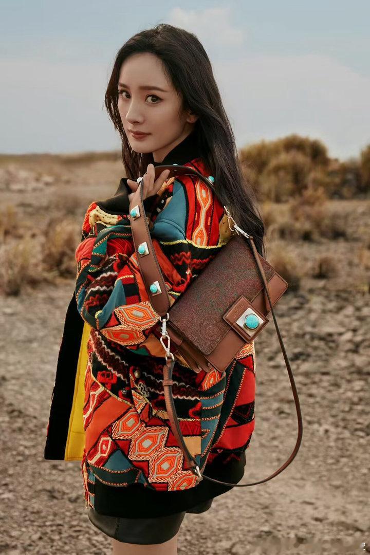 杨幂  🦊杨幂三只小山羊品牌全球代言人我不是钞票，做不到人人喜欢。更何况还有人