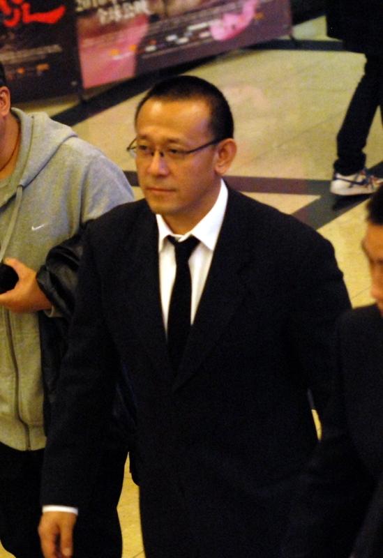 【姜文现在忙什么】
        最近姜文可没闲着。他新片《你行！你上！》上映