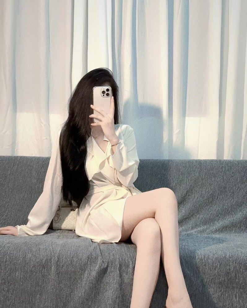这几年自己像风前烛 雨里灯 摇摇欲坠 我不求别人理解别熄灭就行 . ​​​