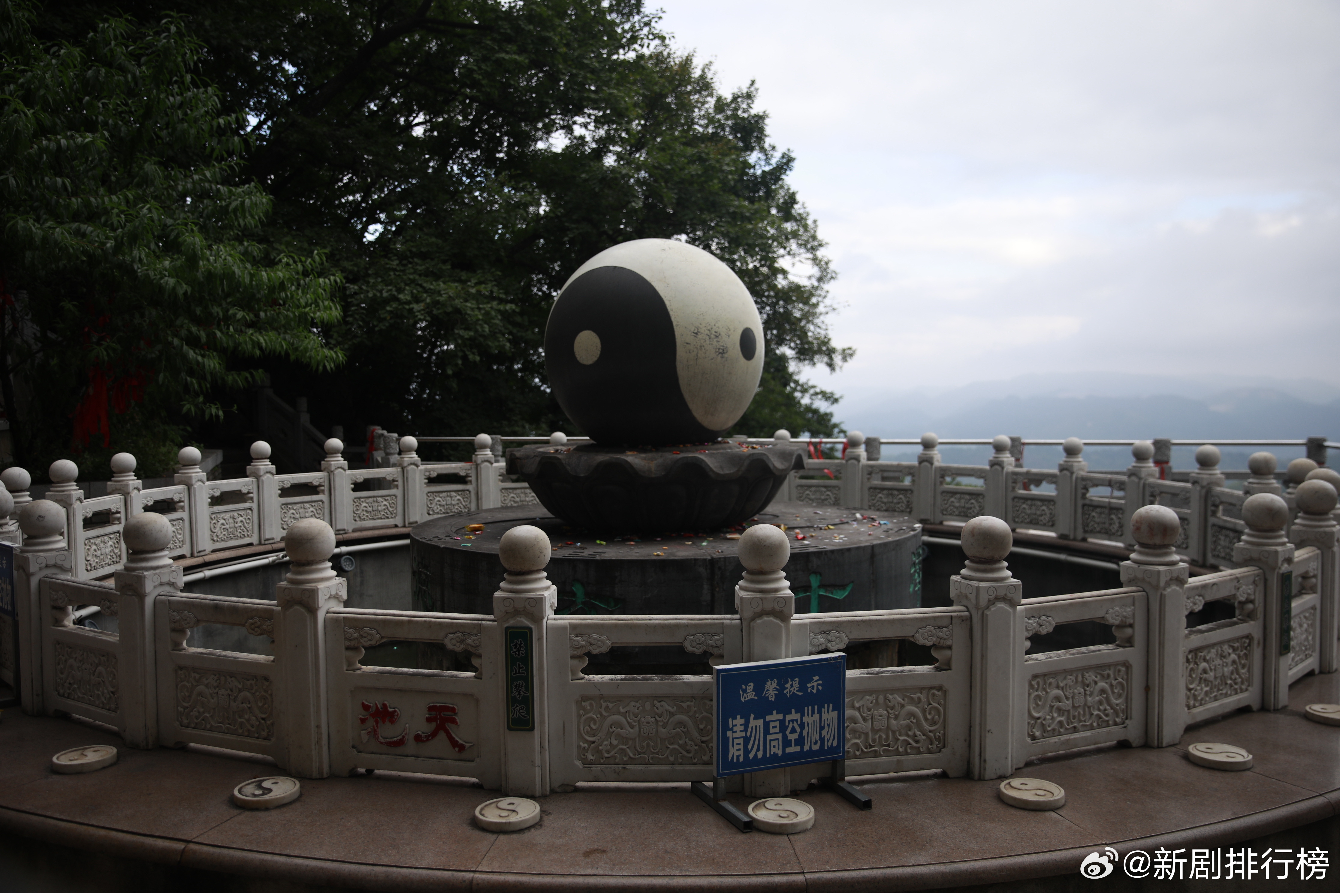 看到那么多明星都往 铁刹山 跑，像吴奇隆、信等都去过，我这好奇心彻底被勾起来了！