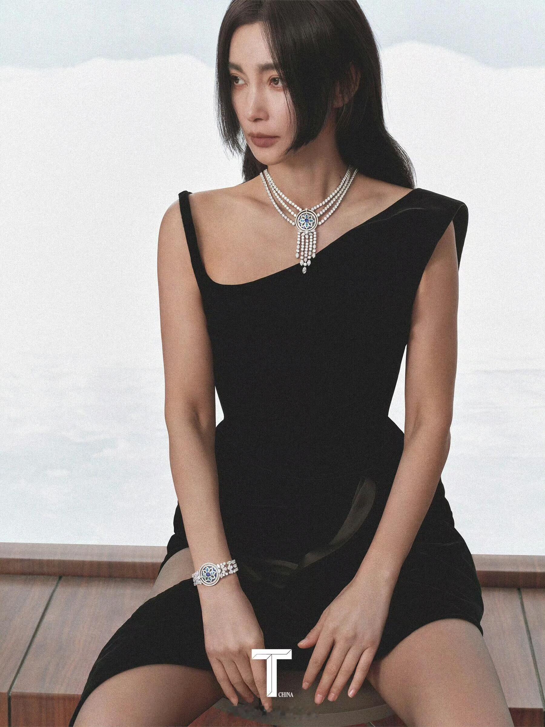 李冰冰×《T》中文版12月「冬日旅行」黑丝封面 