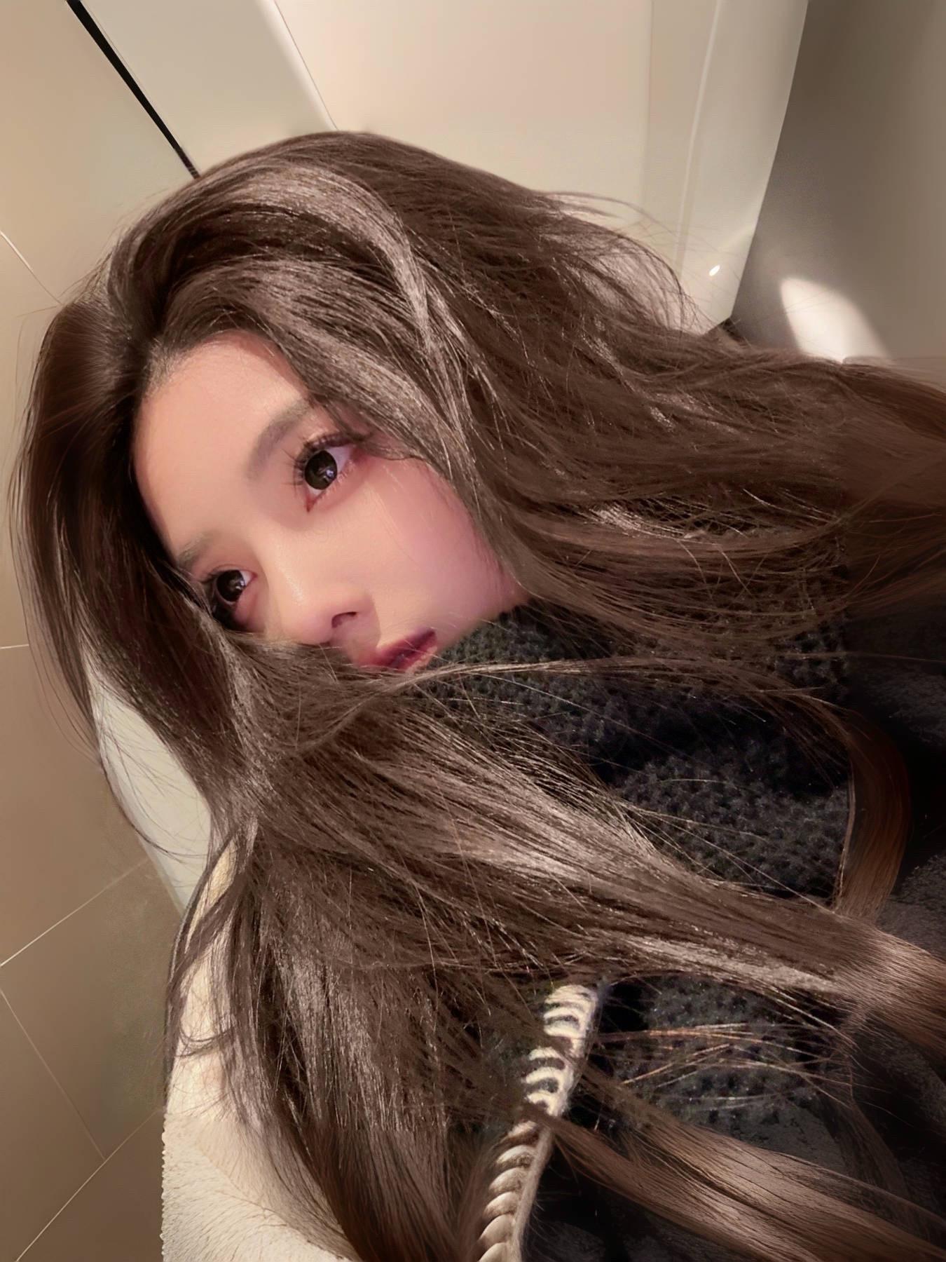 何必把自己困在这时间里 我偏要把时间把控在我的手里