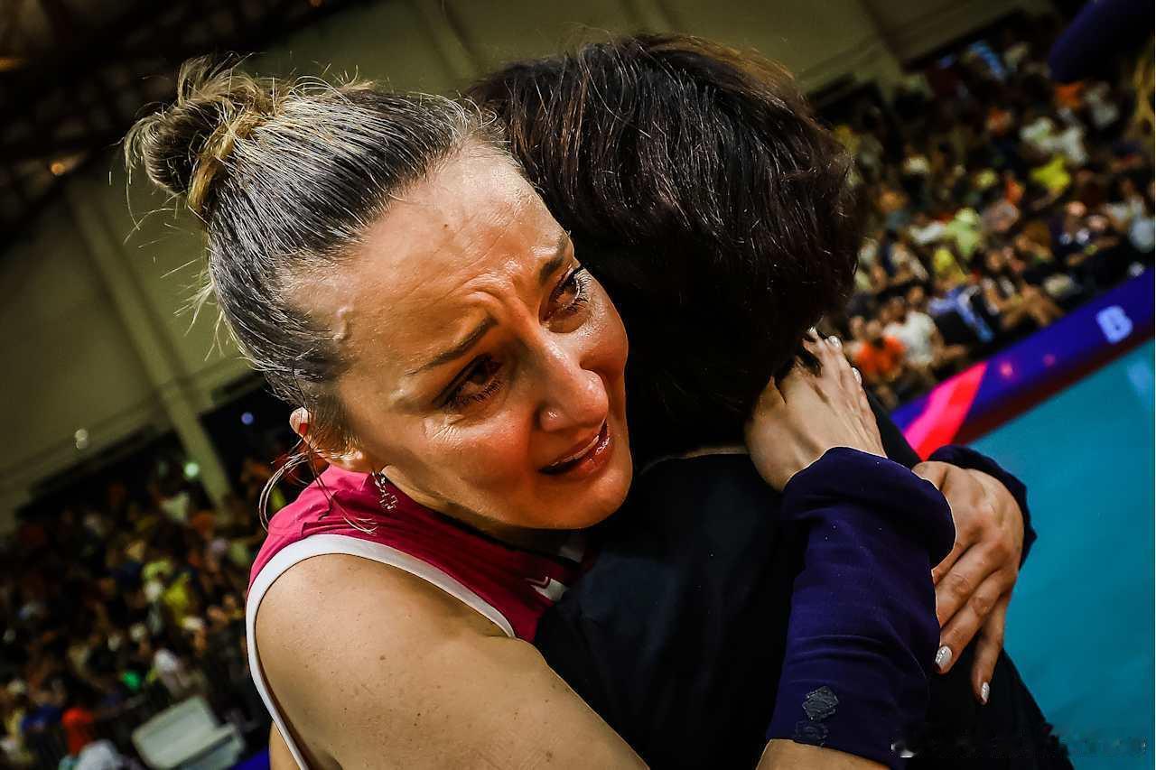 ⭐️ 瓜姐的职业末期走上了花路，首次收获世俱赛最佳二传；坚定了不退役的决心。 