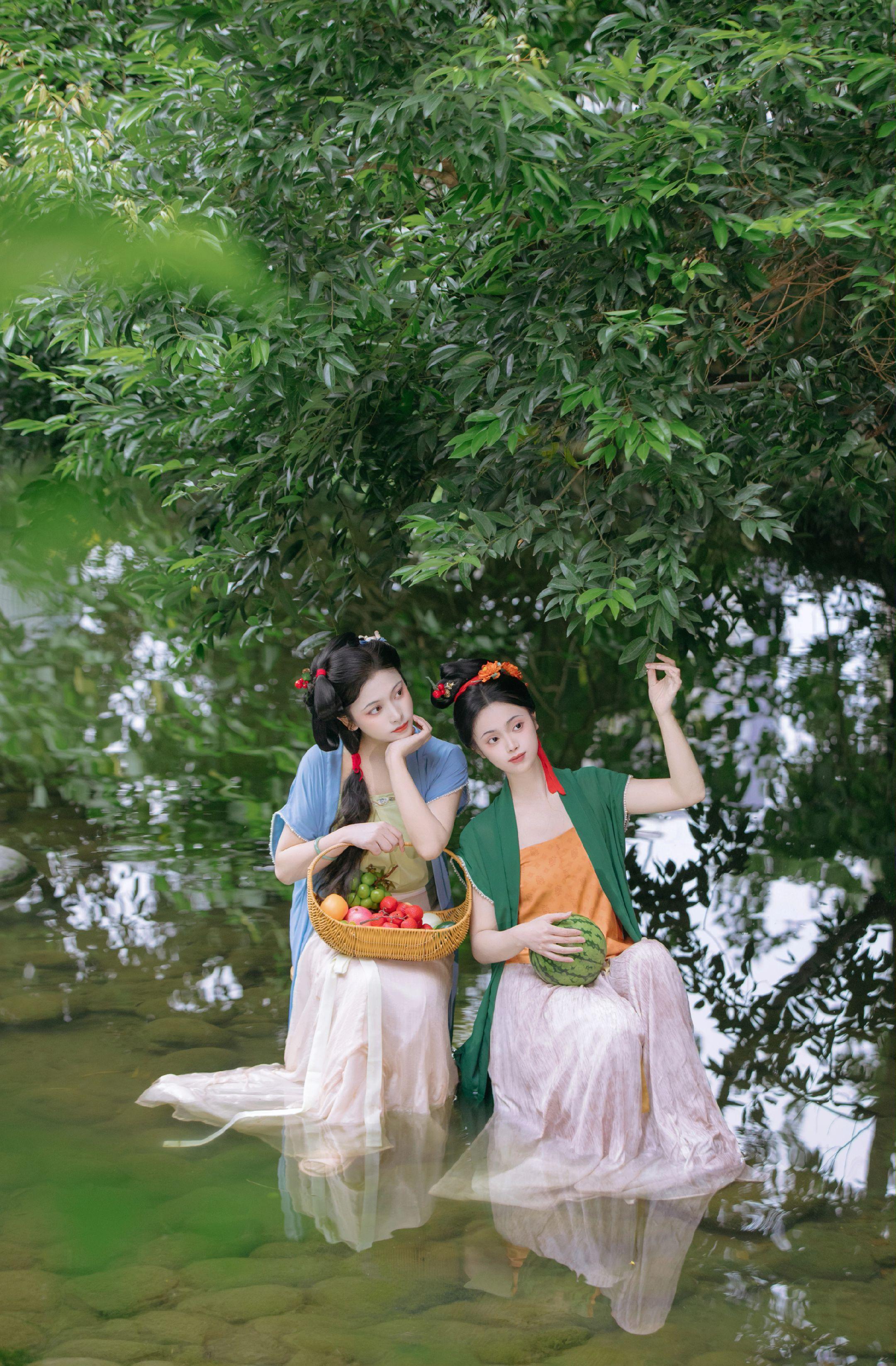 “绿树浓荫夏日长”