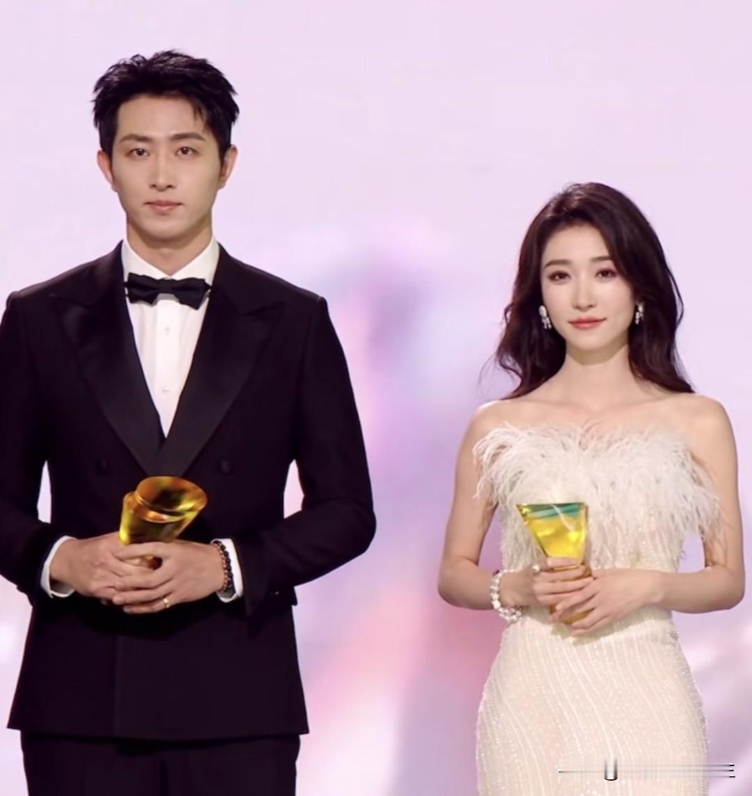 王凯沐和格格的对手戏太自然啦，丝毫不像演的，就像生活里真实互动一样，超有代入感！