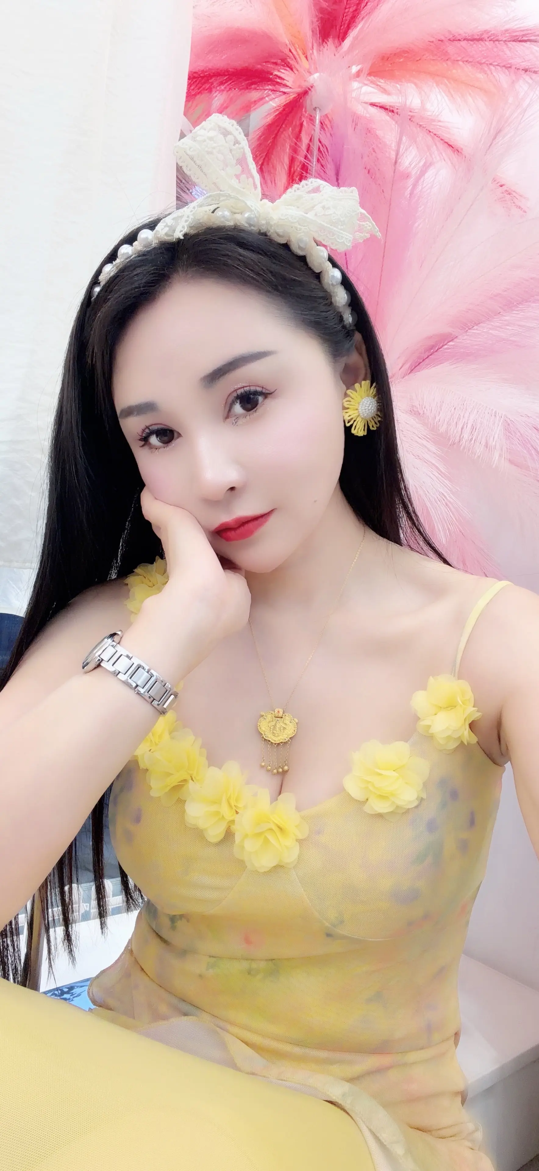 男人给你炫富的时候就想给你发生点关系😂女人给你哭穷的时候也想跟你发生点关系😂