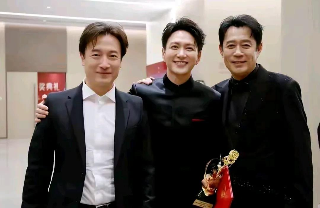 二哥哥获奖了！

盛家都来祝贺了，

二哥哥的暖心回复在现当时的语境，

用心的