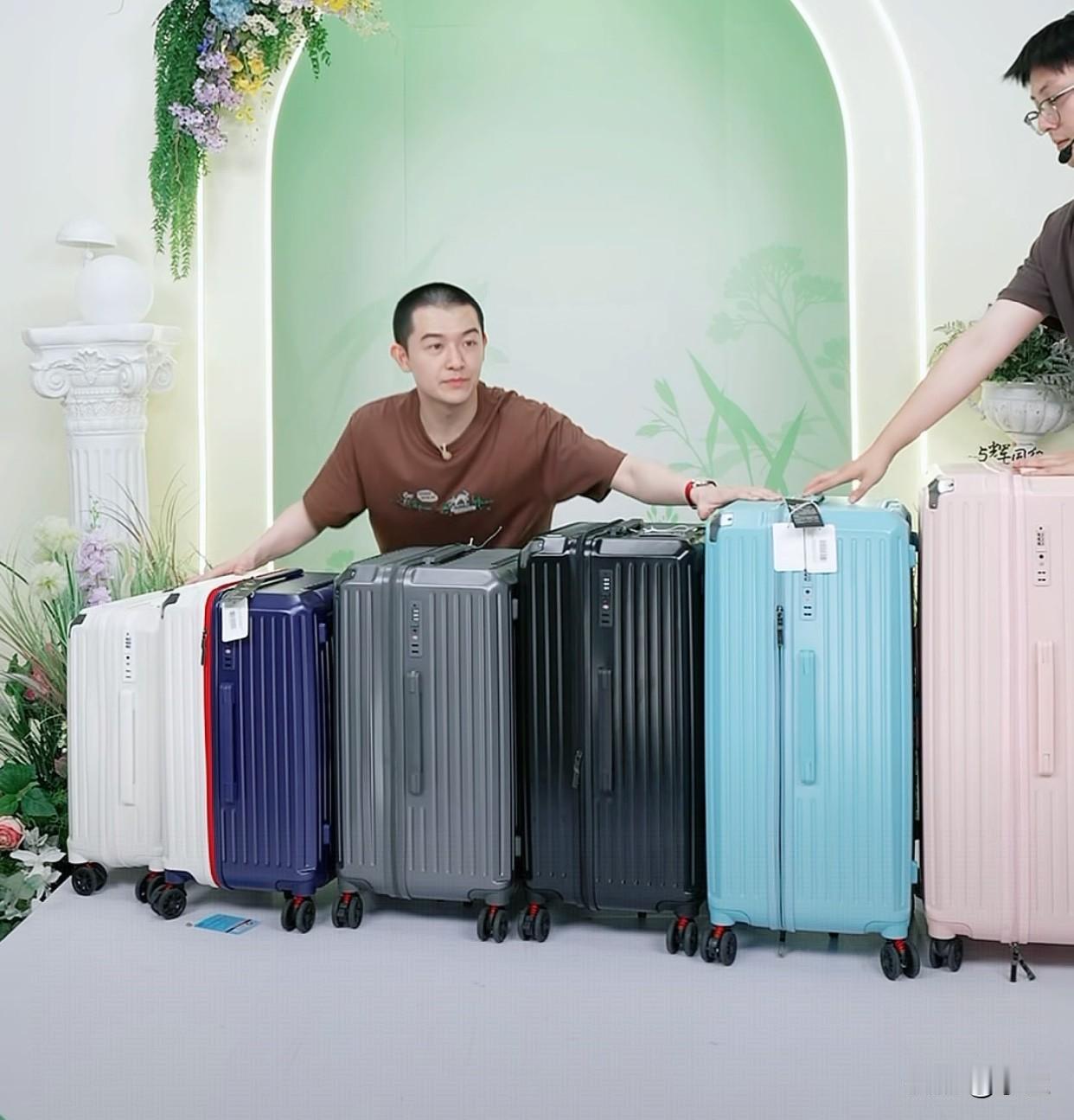 最近只顾着看兰知春序
与辉同行差点儿“失宠”[笑哭]
临睡前去瞅了一眼，董董仗着