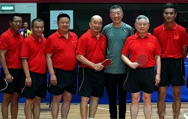 国乒老将，一代人的记忆。
有马文革，王涛，郭跃华。还有几位，老球迷还认得出么？
