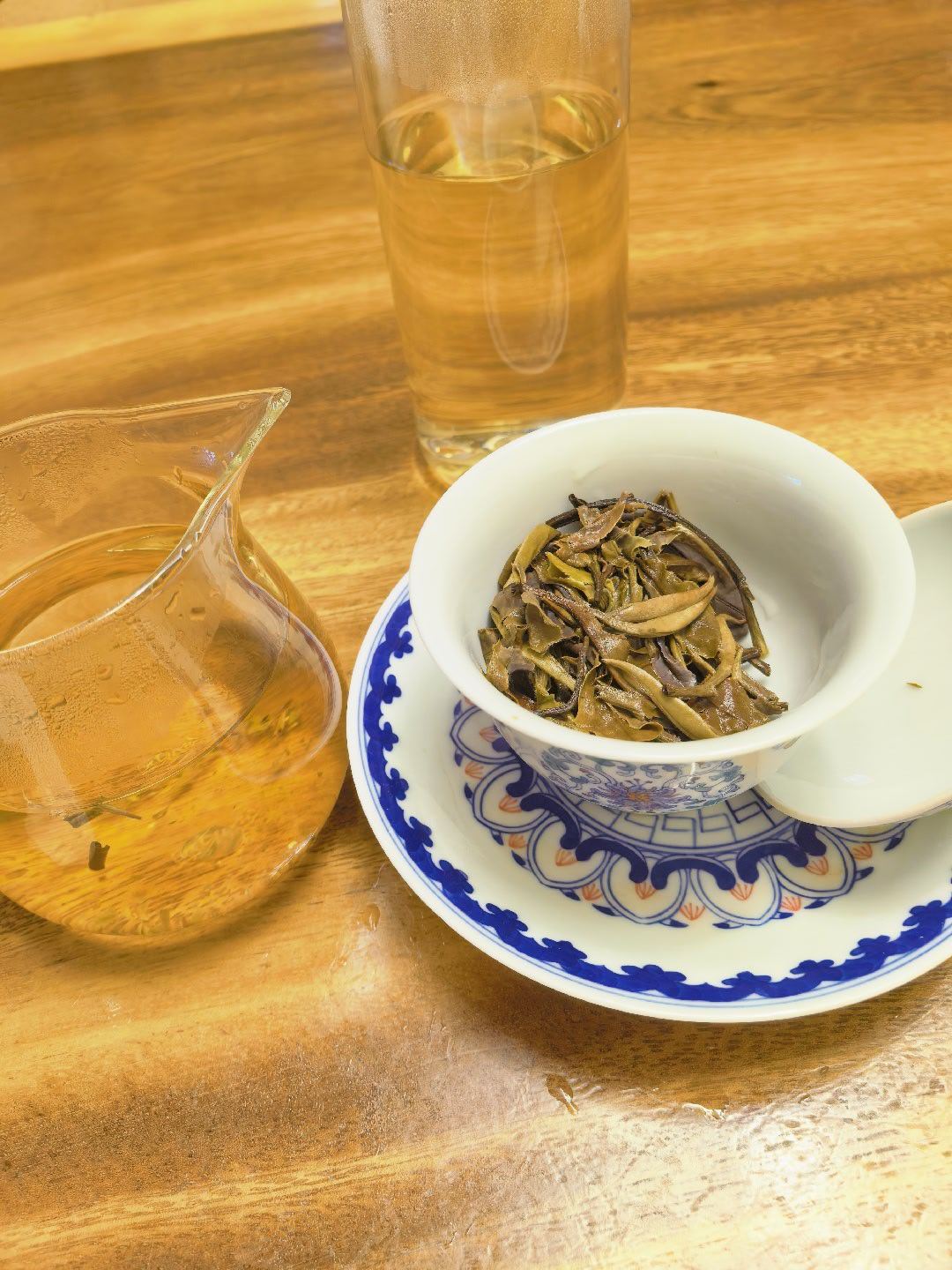 神人操作灌一壶，喝完再灌第二壶 