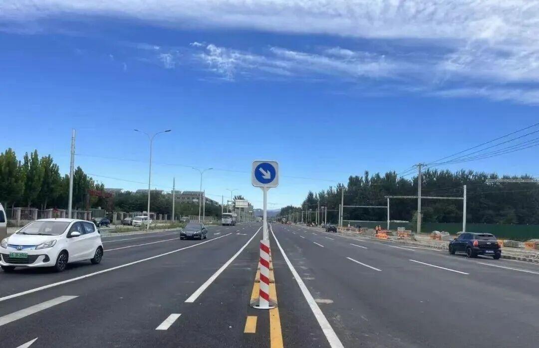 利好回龙观的消息真的要拍手叫好！建材城东侧路除了涉铁段之外，现在已经全幅通车了，