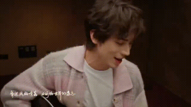 许魏洲完全是猫系啊 看到许魏洲和猫咪的同款MV，瞬间被击中！猫系男和猫咪的默契配