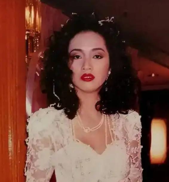 梅艳芳这信托基金，才叫把人心看透了！2003年她走后，遗嘱写得明明白白，母亲每月