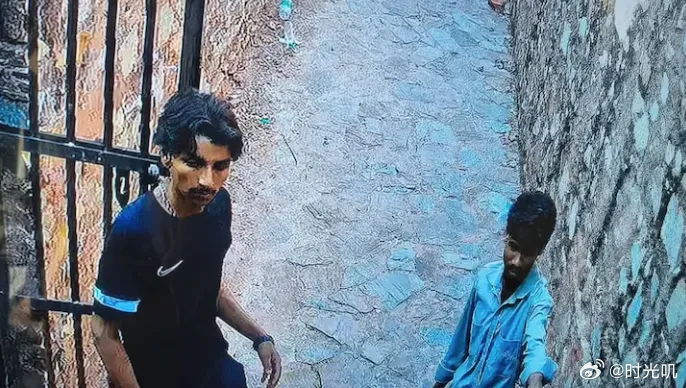 日本女游客在印度遭5男子性骚扰4月5日，一名日本女游客在斋普尔杰伊加尔堡偏僻路段