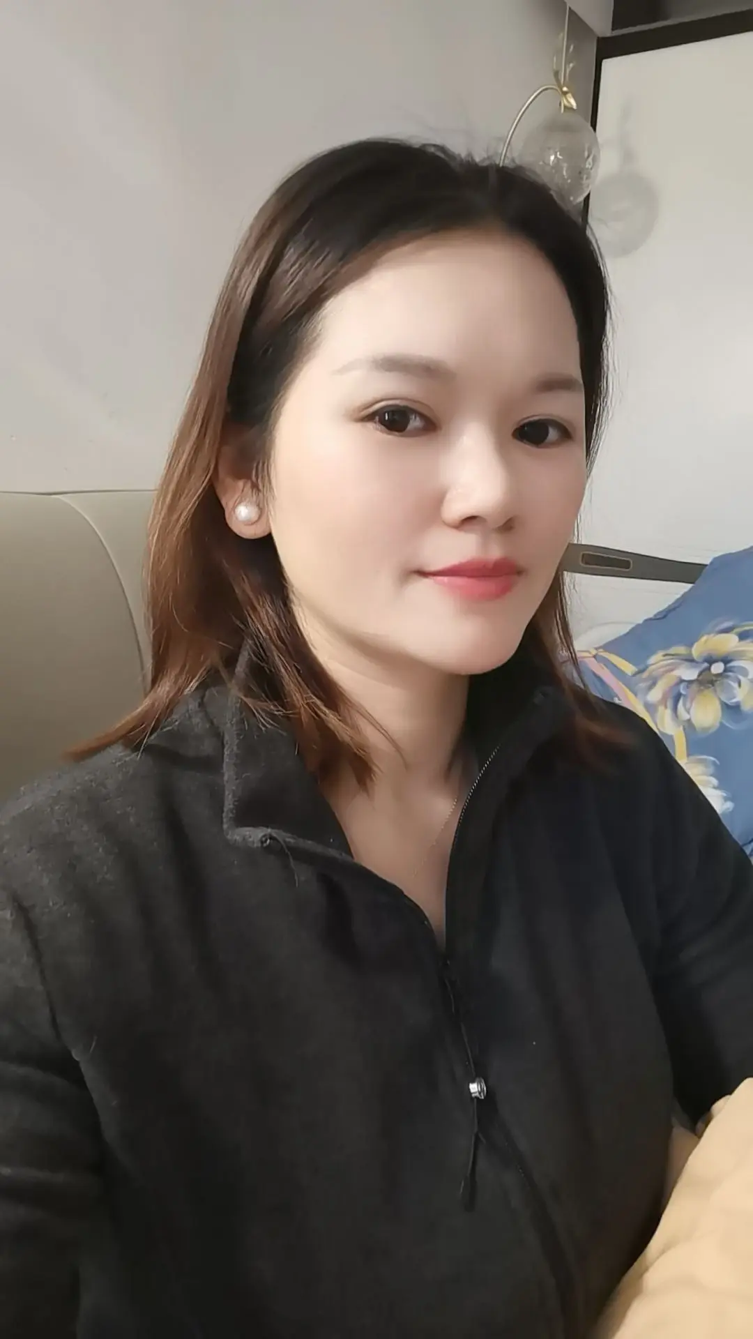 为了生活，我来到。我孩子小，我只想努力挣米米。我也没时间跟你们闲聊，你...