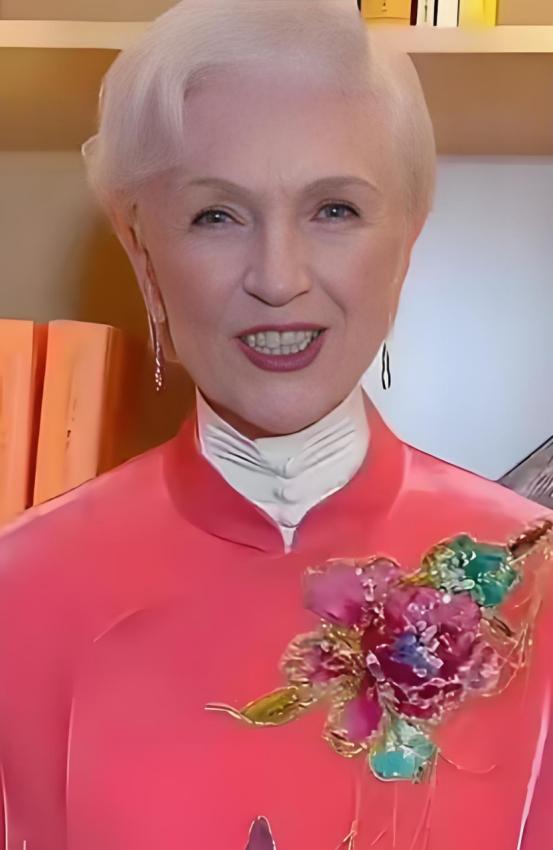 世界首富马斯克的母亲梅耶，在社交媒体上公然表态：中国在公路、隧道、建筑、基础设施