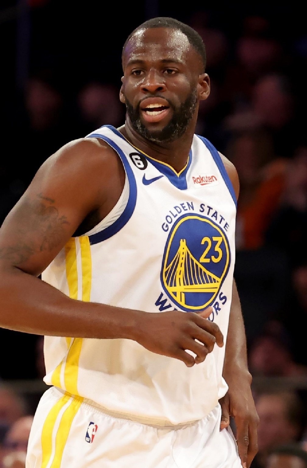 我一直想问的你们这赛季发现了吗 追梦内线的防守已经没了 几乎被人随便打了 勇士v