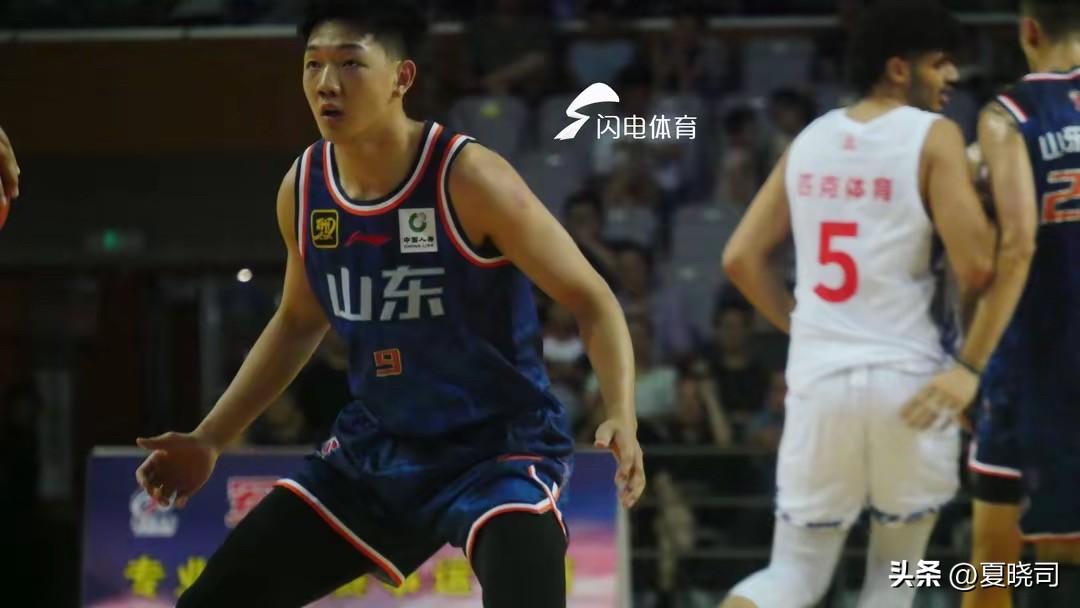 7月5日晚，山东高速男篮在莒县的热身赛中，以87:74击败哥伦比亚男篮。7月6日
