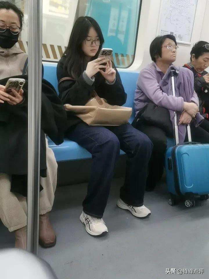 张雪峰生前采访说，如果死了希望能上热搜！一语成谶！
也许上热搜是很多人一辈子的梦