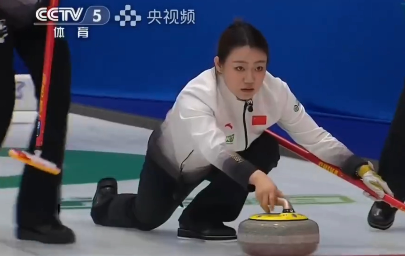 #韩雨绝平掷壶进加局# 世界女子冰壶锦标赛，中国队今日对阵丹麦比赛常规时间最后一