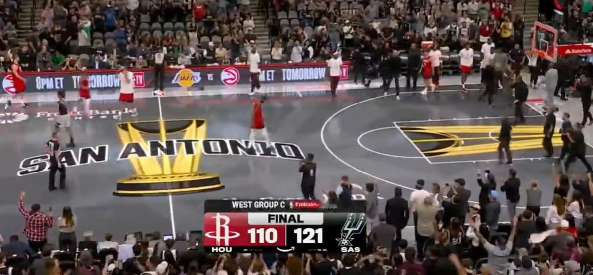 25-26赛季NBA杯小组赛今天继续进行，马刺队主场迎战火箭，今天火箭队出现了超