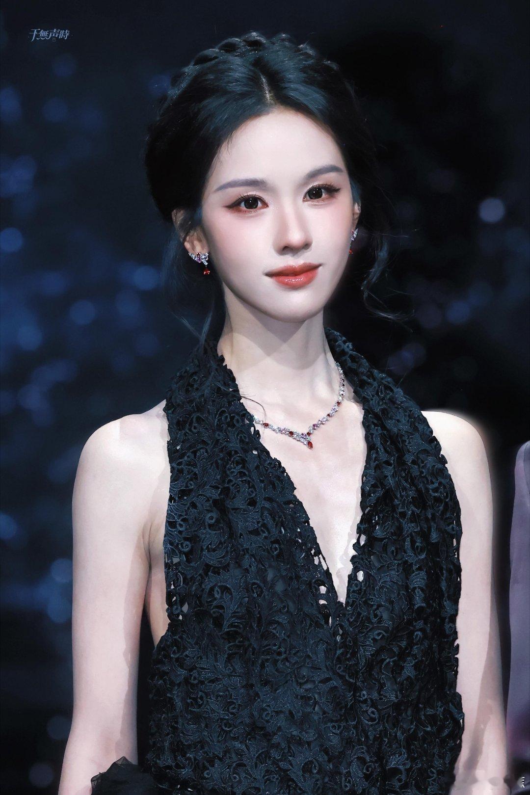 陈都灵  黑天鹅 