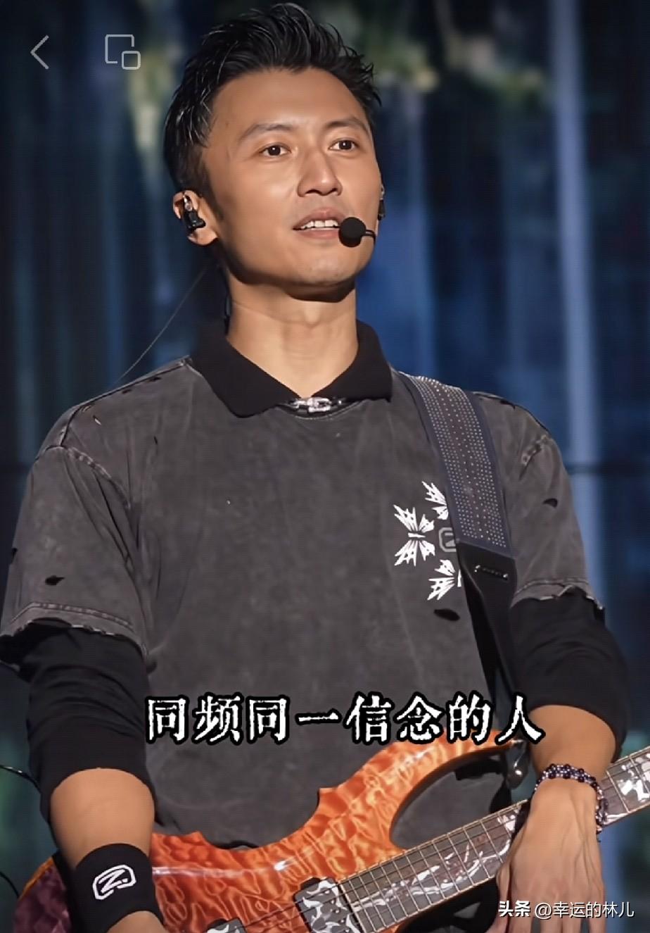 竟然有人不认识谢霆锋，
你敢相信么？
我们单位新来了一位同事，
04年的，
我们