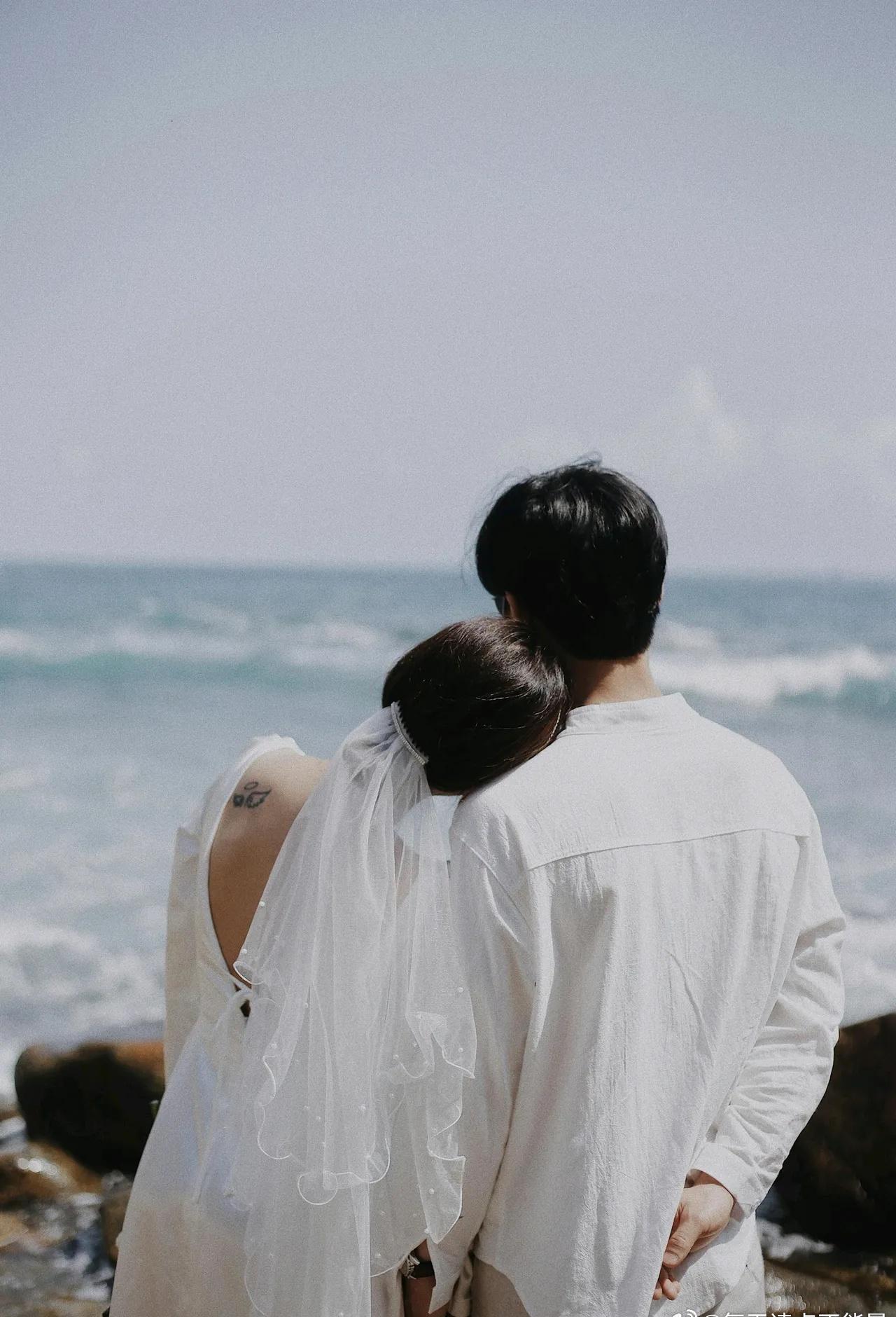 女人选男人，别被“文化”光环迷惑。看他遇事是往前冲还是往后缩，看他犯错是承认还是