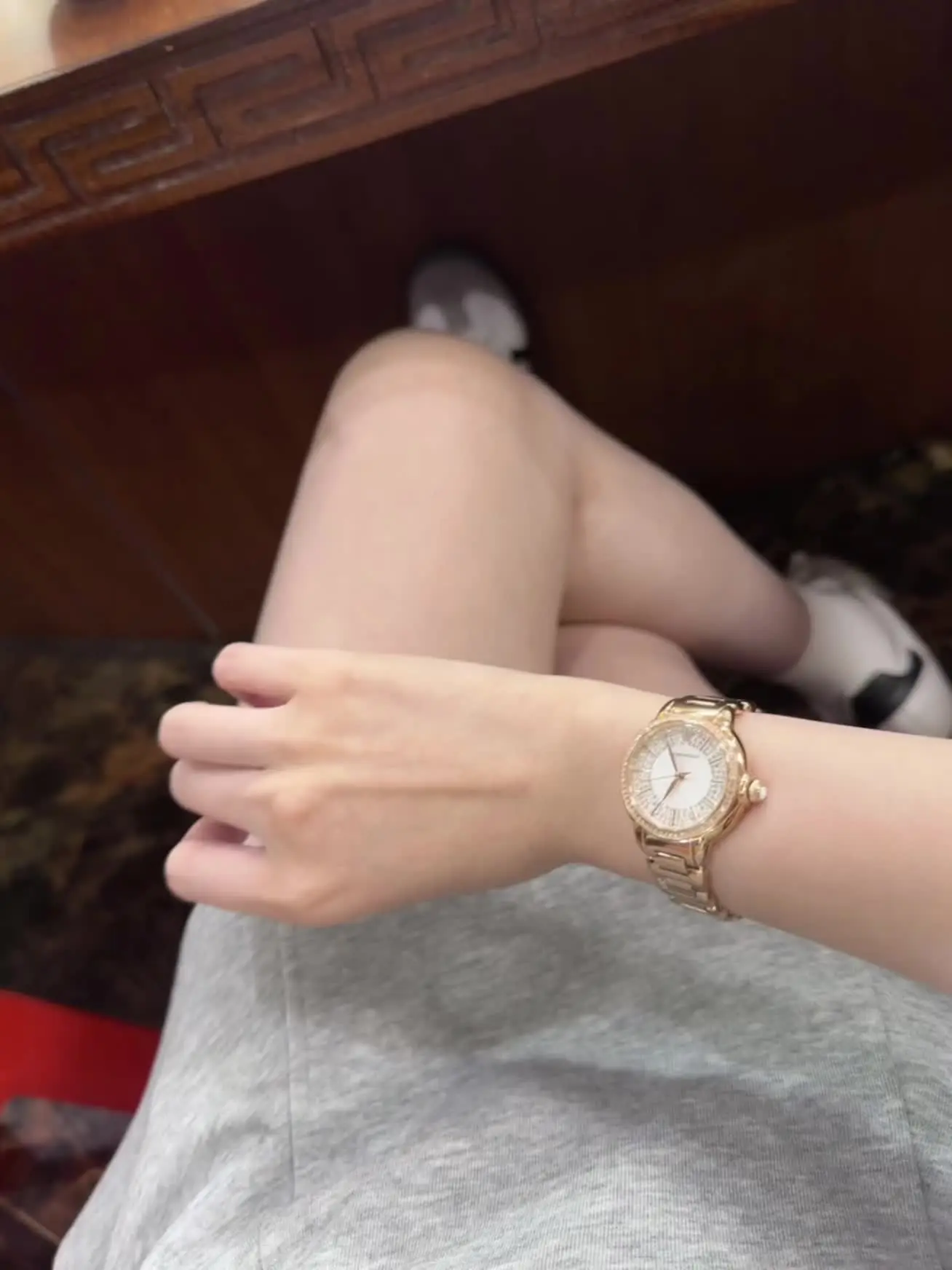 阿玛尼今年的广告语“不求被全世界宠爱，只求这一生是一个人的例外”