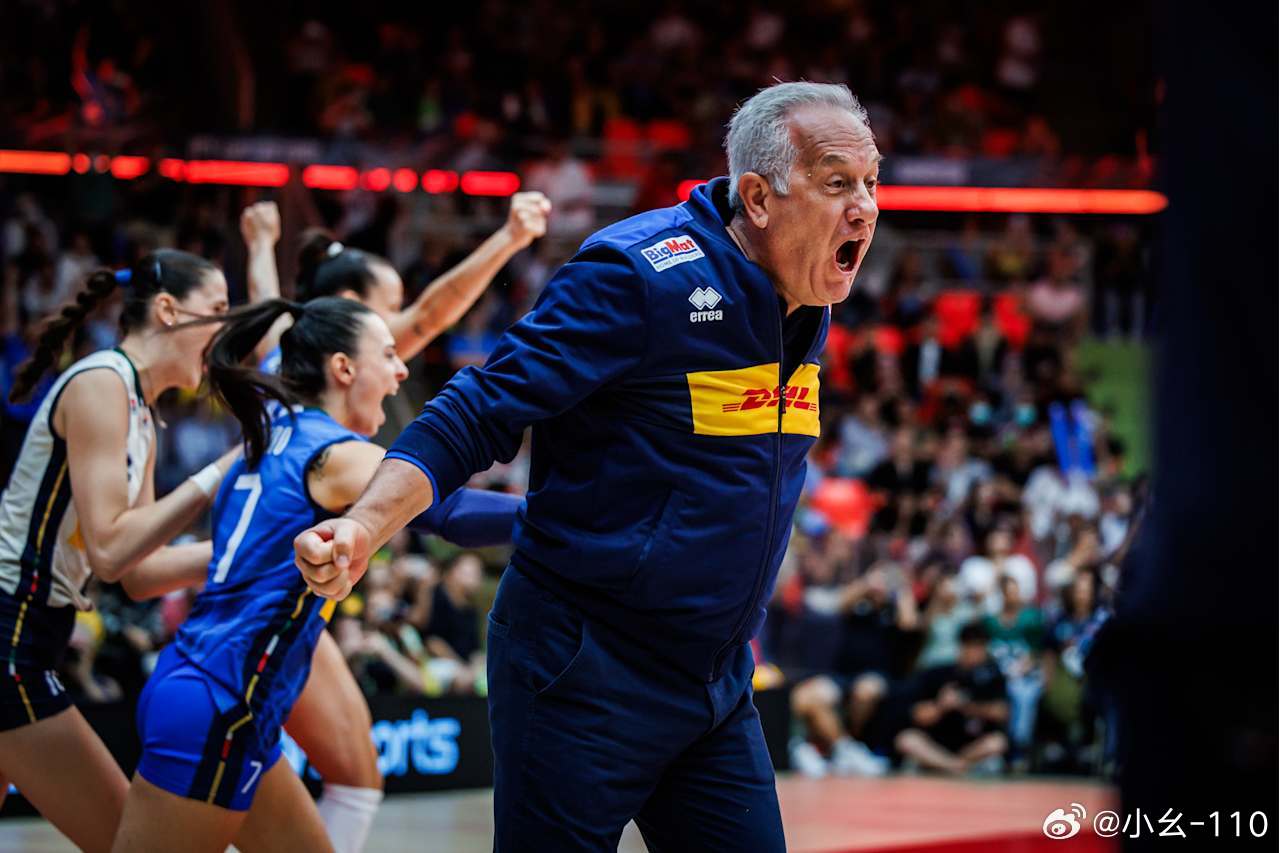 2025女排世锦赛 第62场，半决赛第2场，意大利3-2巴西，五局比分22-25