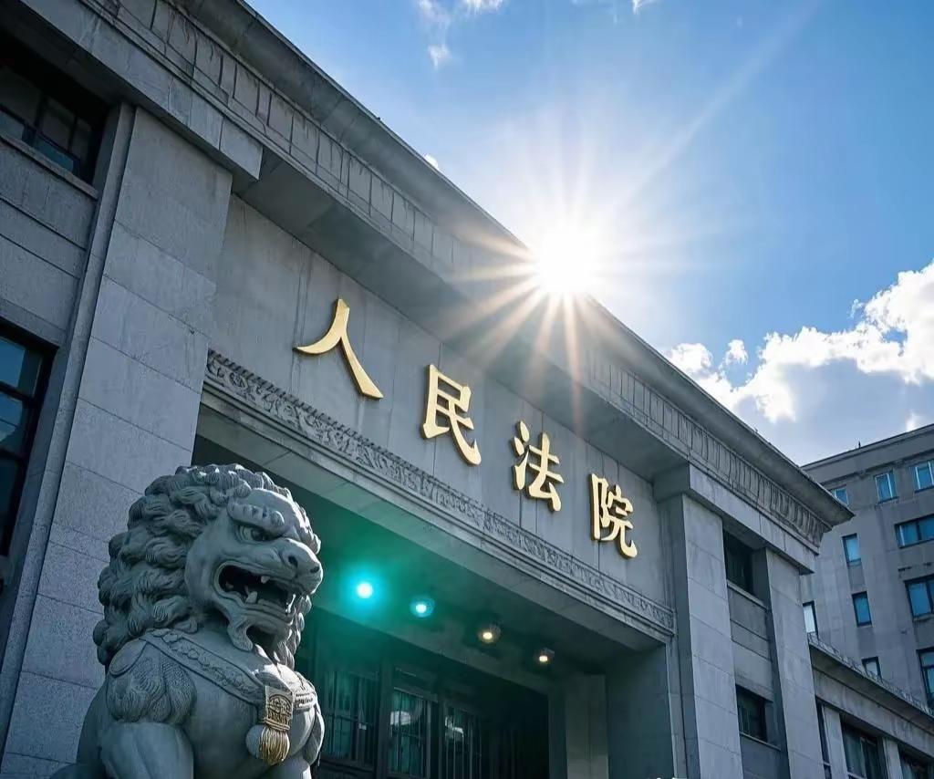 王法官说新院长的到来，让他们中院沸腾了，因为这位院长出口成章、旁征博引、口才出众
