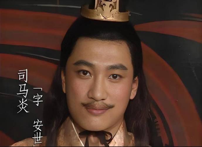 贾充越来越受晋武帝司马炎宠爱，同时担任侍中、司空、尚书令，仍统率军队。

贾充主