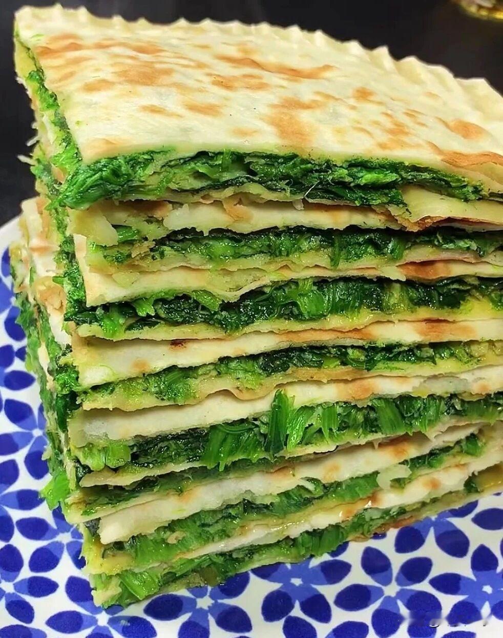 早餐。两个鸡蛋，一碗豆浆，半份菠菜饼。[大笑]