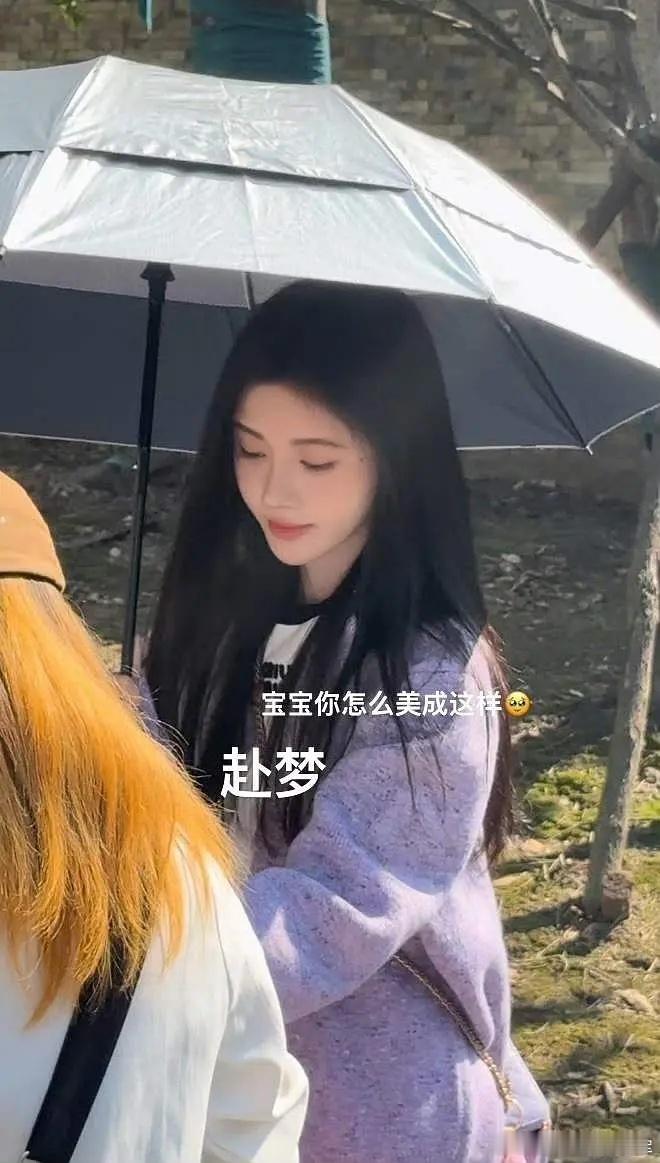 为什么鞠婧祎的路人拍图永远都是高糊的，， ​​​