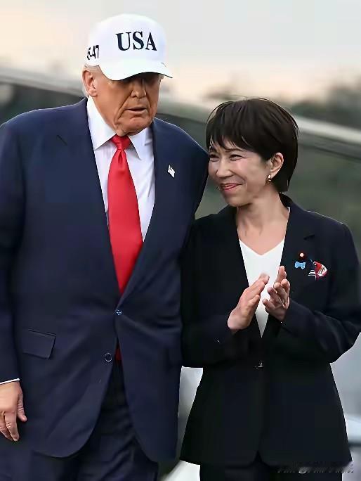 国际政坛罕见一幕上演！特朗普访日期间，日本新任首相高市早苗的表演，让全世界瞠目结