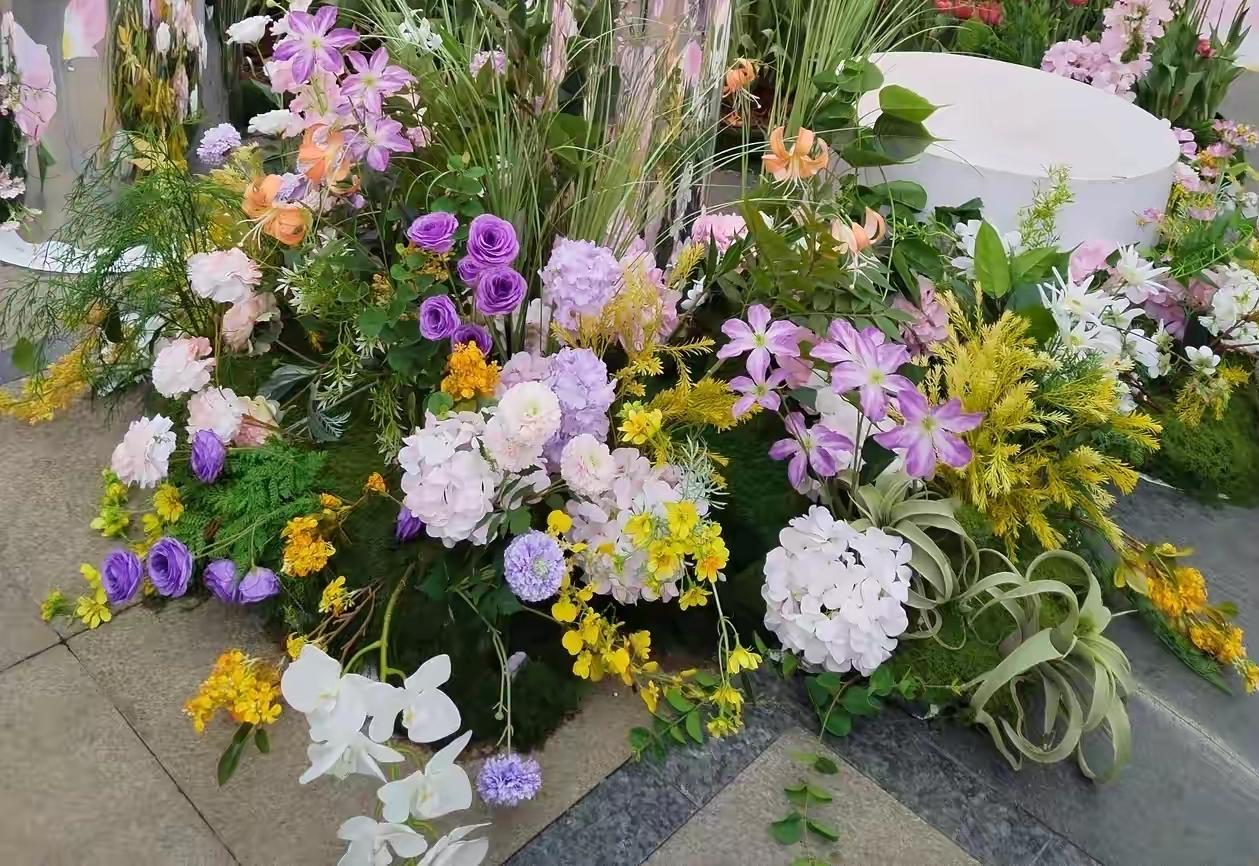 教育圈最扎心的真相：台上站着的，未必是教书的；台下忙着的，未必是说了算的。

一