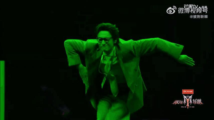 请我不改打工人最共情的一集披荆斩棘直播王传君833火力值第一打工人看这个舞台直接