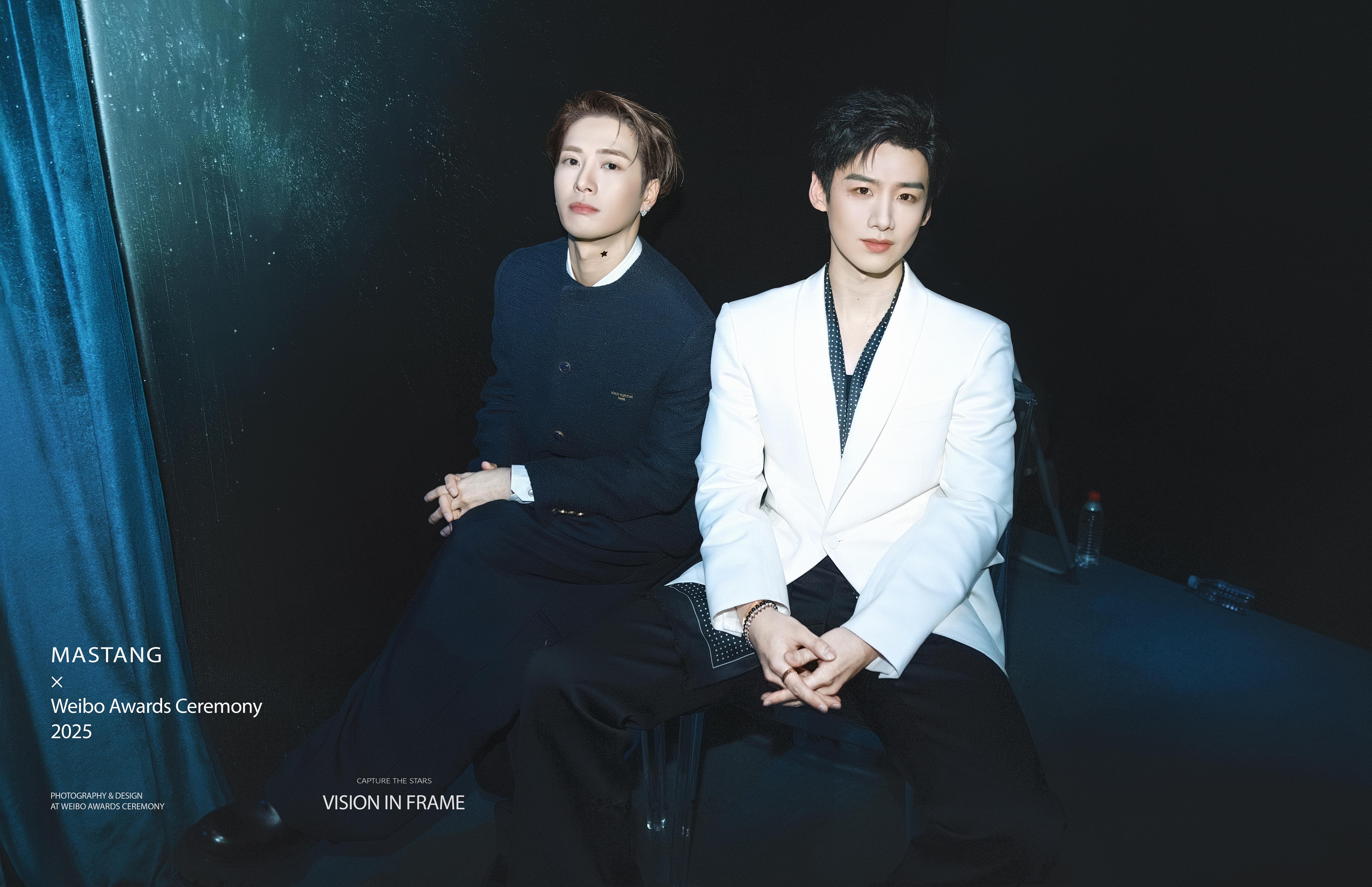 王嘉尔白敬亭别装了我知道你在憋笑王嘉尔白敬亭你俩能不能别装了我知道你俩都在憋笑?