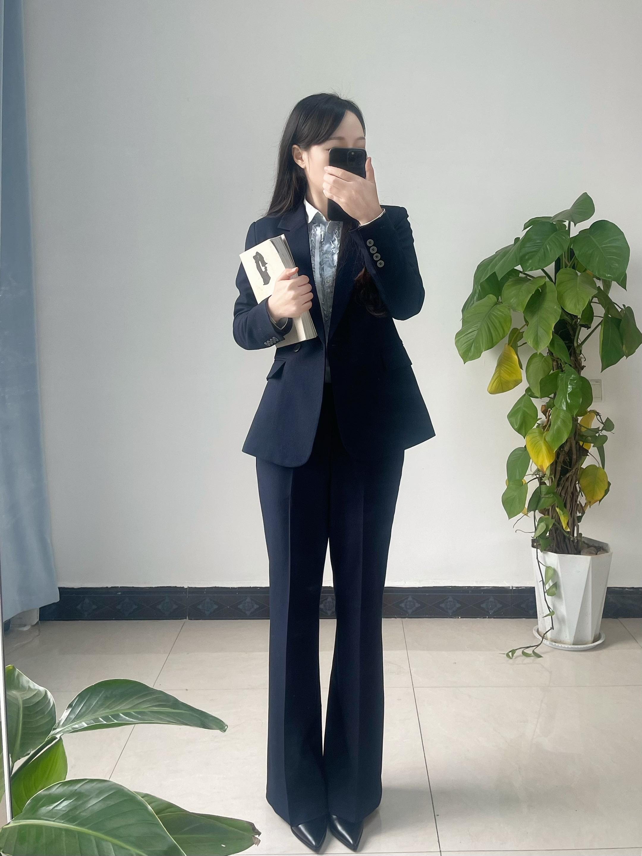 班主任一天的工作大概就是： 消息不回，就是上课了。 回了就是下课休息了...